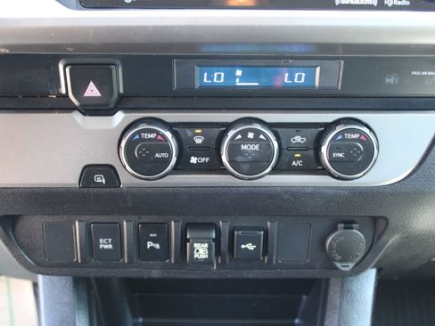 Used 2022 Toyota Tacoma SR5 RWD image 17