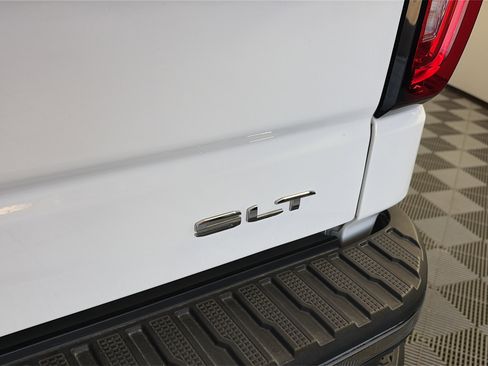Used 2025 GMC Sierra 1500 SLT AWD/4WD image 15
