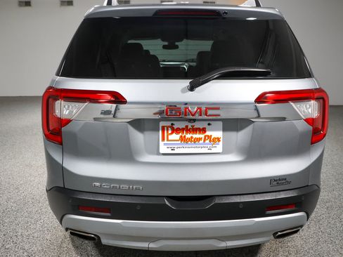 Used 2023 GMC Acadia SLT w/ Technology Package FWD image 8