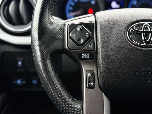 Used 2022 Toyota Tacoma TRD Sport image 16