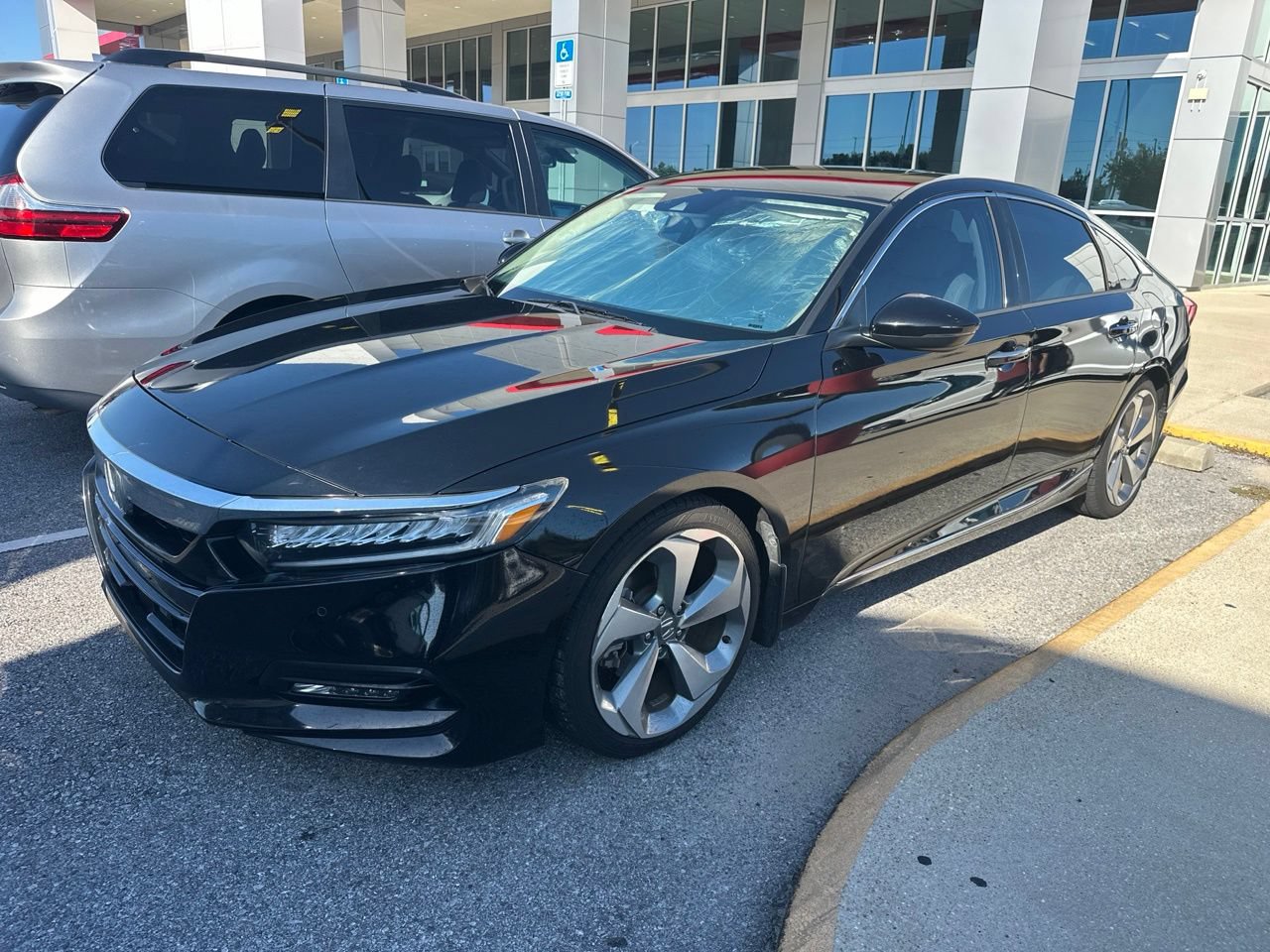 Used 2018 Honda Accord Touring image 3