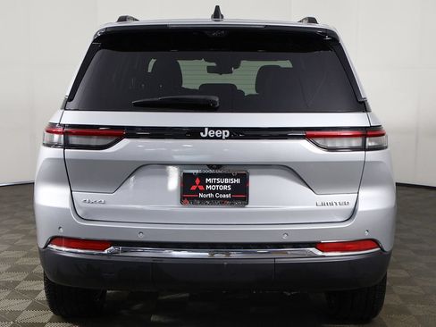 Used 2024 Jeep Grand Cherokee Limited w/ Luxury Tech Group II AWD/4WD image 16