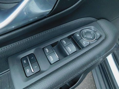 Used 2023 GMC Yukon Denali RWD image 12