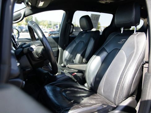 Used 2019 Chrysler Pacifica Touring-L w/ Advanced Safetytec Group FWD image 15