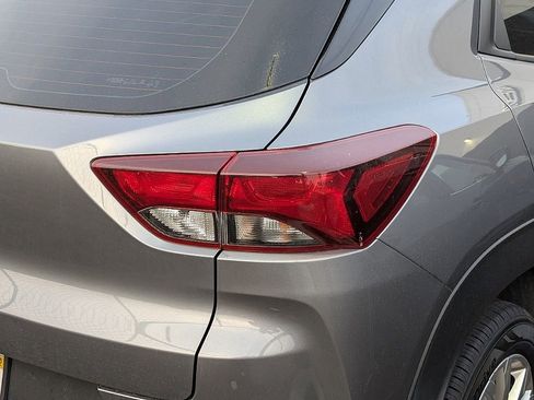 Used 2021 Chevrolet TrailBlazer LS image 31