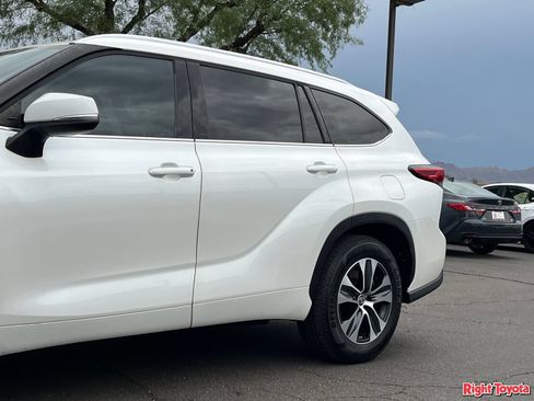 Certified 2021 Toyota Highlander XLE FWD image 10