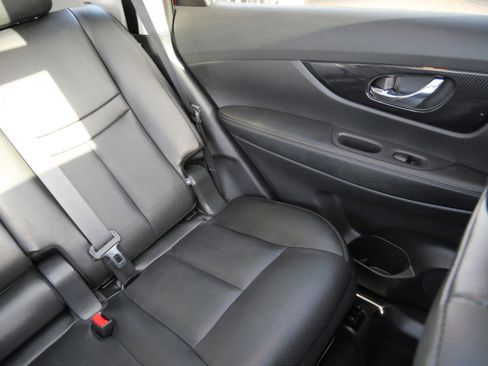 Used 2020 Nissan Rogue SL w/ Premium Package image 14