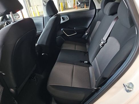 Used 2025 Kia Soul LX w/ LX Technology Package FWD image 10