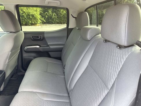 Used 2022 Toyota Tacoma SR5 RWD image 11