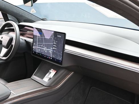 Used 2024 Tesla Model X AWD/4WD image 38