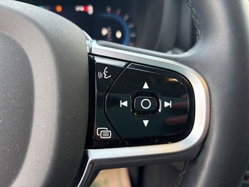 Certified 2025 Volvo XC60 B5 Plus image 25