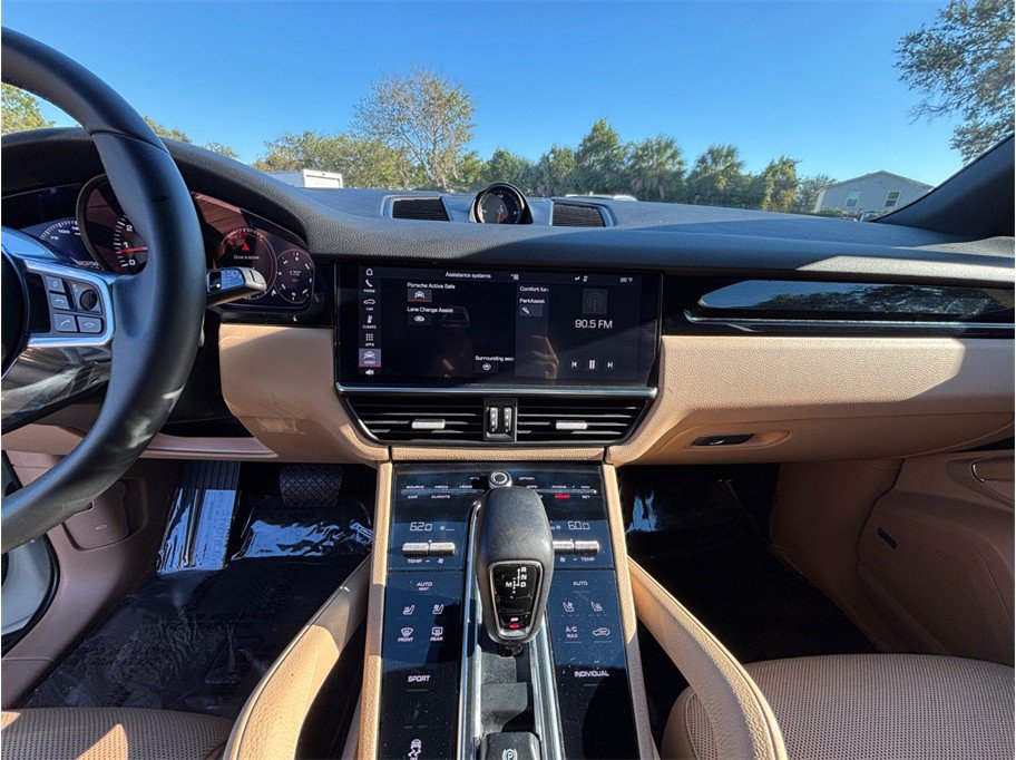 Used 2019 Porsche Cayenne w/ Premium Package AWD/4WD image 11