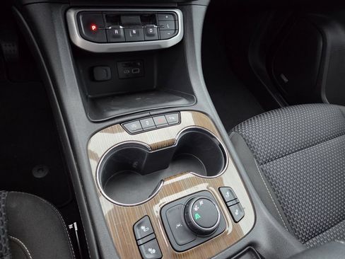 Used 2023 GMC Acadia SLE w/ Driver Convenience Package FWD image 13