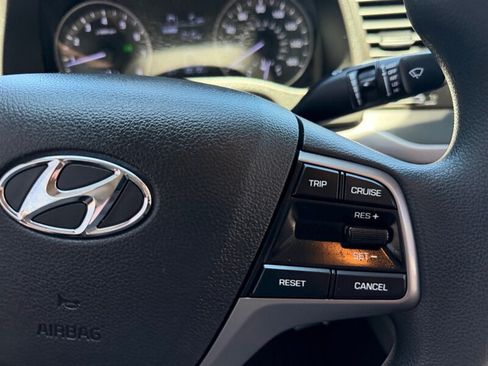 Used 2017 Hyundai Elantra SE FWD image 18