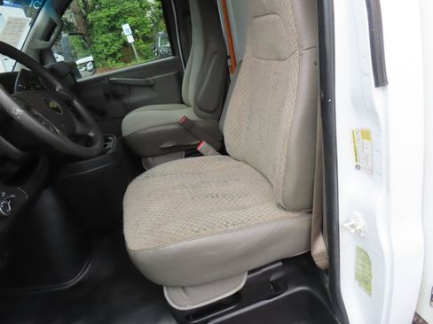 Used 2018 Chevrolet Express 3500 w/ Driver Convenience Package RWD image 12