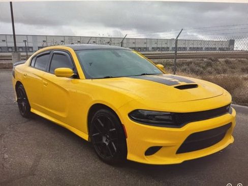 Used 2017 Dodge Charger R/T image 4