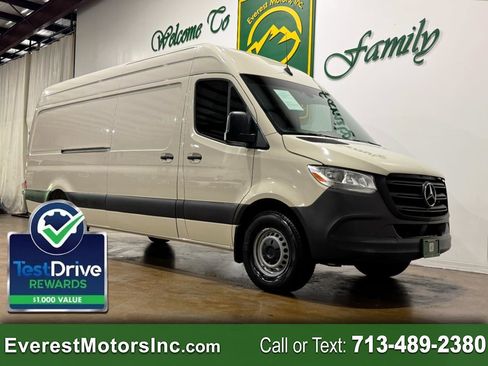 Used 2022 Mercedes-Benz Sprinter 2500 image 1
