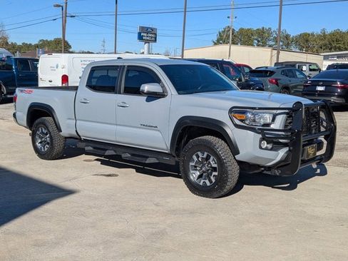 Used 2021 Toyota Tacoma TRD Off-Road image 2