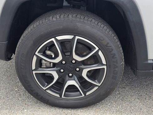 Used 2024 Jeep Compass Trailhawk AWD/4WD image 9