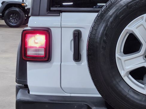 Used 2021 Jeep Wrangler Sport S image 20