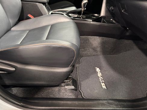 Used 2017 Toyota RAV4 SE w/ Advanced Technology Package image 18