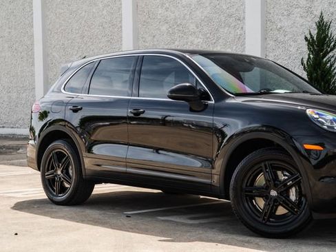 Used 2015 Porsche Cayenne S image 37