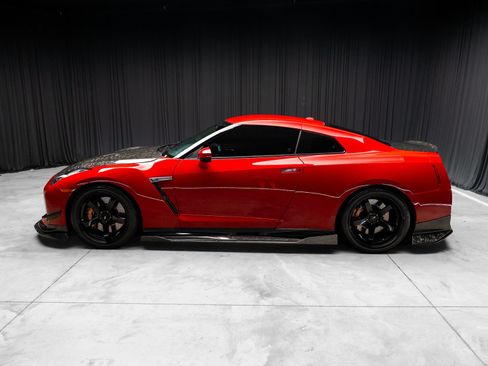 Used 2020 Nissan GT-R Premium w/ Premium Interior Package AWD/4WD image 16