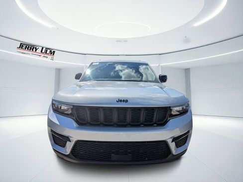 New 2025 Jeep Grand Cherokee Limited w/ Black Appearance Package image 7