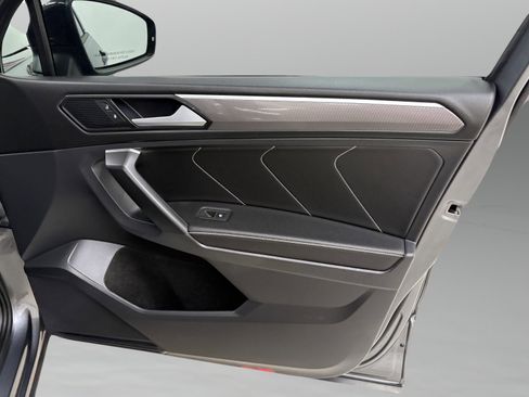 Used 2023 Volkswagen Tiguan SE R-Line image 35