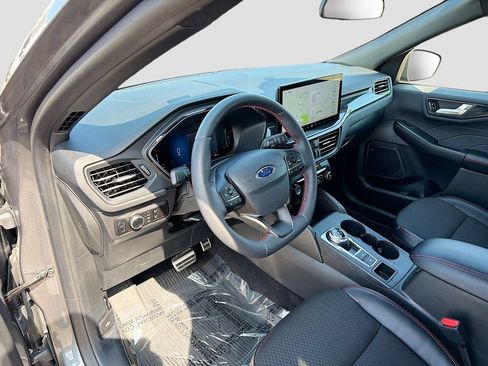 Used 2024 Ford Escape ST-Line w/ Tech Pack #1 AWD/4WD image 9