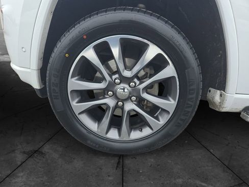 Used 2018 Jeep Grand Cherokee Overland image 14