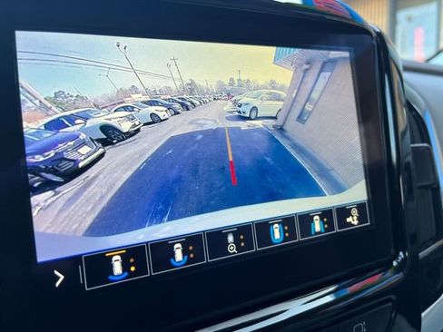 Used 2020 Chevrolet Traverse Premier image 2