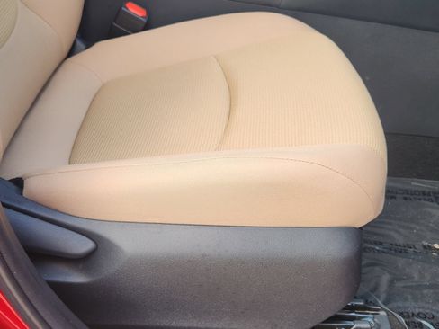 Used 2025 Toyota RAV4 LE AWD/4WD image 28
