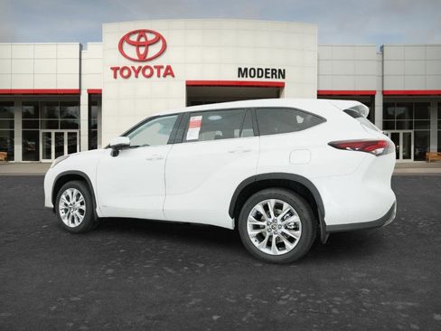 New 2026 Toyota Highlander Limited AWD/4WD image 2