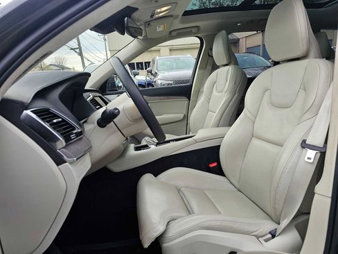 Used 2023 Volvo XC90 T8 Ultimate w/ Lounge Package image 23