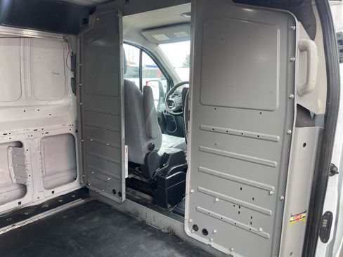 Used 2019 Ford Transit 250 130 Low Roof RWD image 14