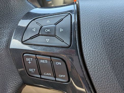 Used 2018 Ford Explorer XLT AWD/4WD image 20