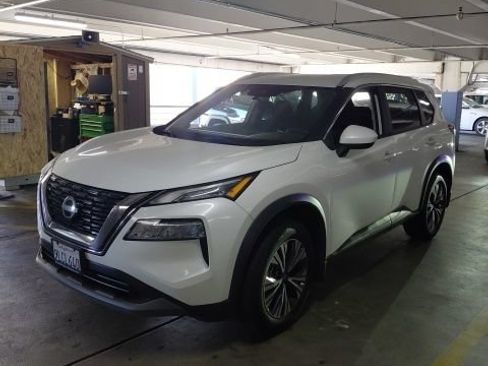Used 2023 Nissan Rogue SV FWD image 4