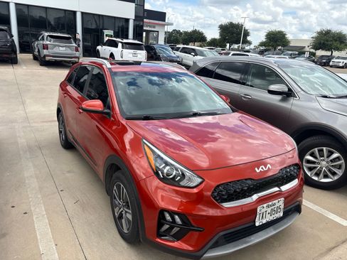 Used 2022 Kia Niro LXS FWD image 8