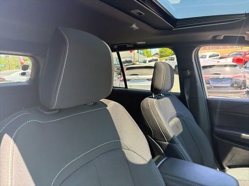 Used 2024 Jeep Grand Cherokee Laredo X image 18