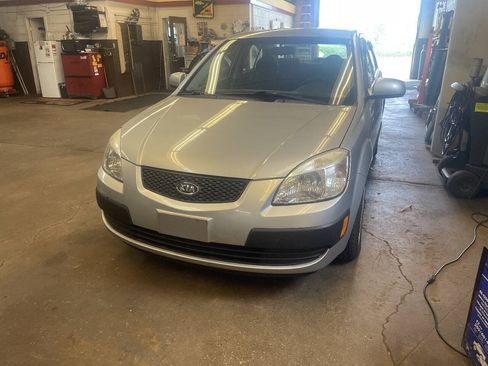 Used 2006 Kia Rio LX FWD image 2