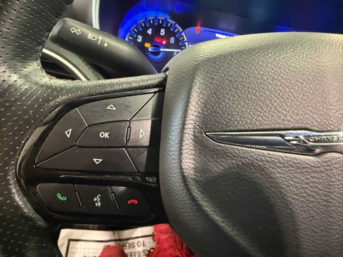 Used 2020 Chrysler Pacifica Limited FWD image 28
