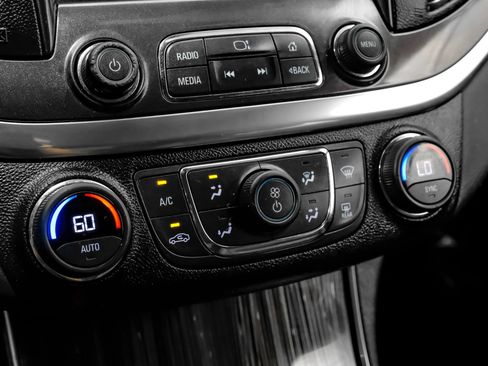 Used 2017 Chevrolet Impala LT FWD image 24