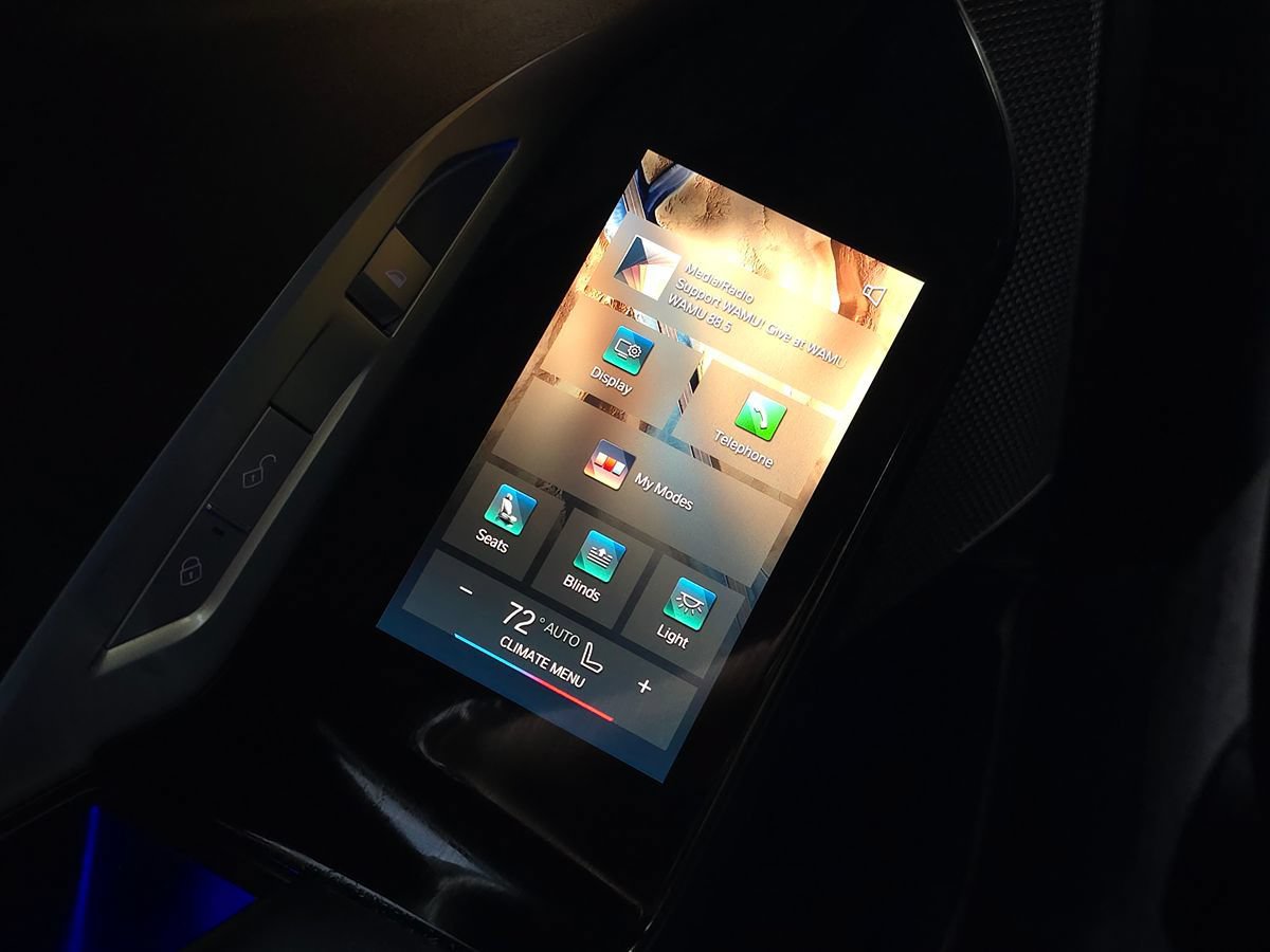 Used 2024 BMW i7 xDrive60 AWD/4WD image 18