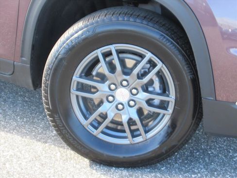 Used 2025 GMC Acadia Elevation image 7