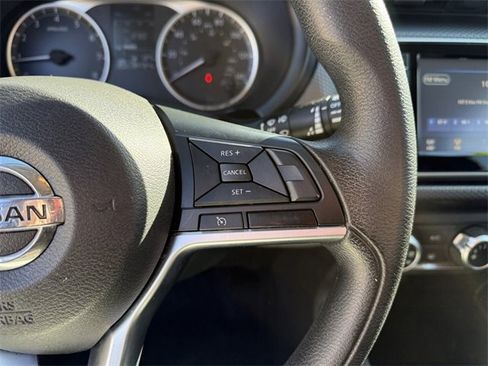 Used 2020 Nissan Kicks S image 18