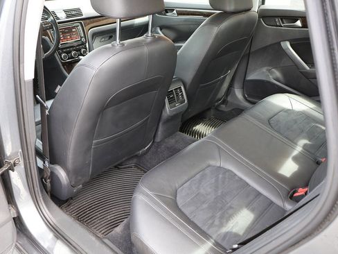 Used 2014 Volkswagen Passat 3.6 SEL Premium FWD image 18