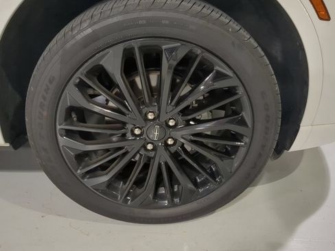Used 2025 Lincoln Corsair AWD w/ Equipment Group 101A image 6