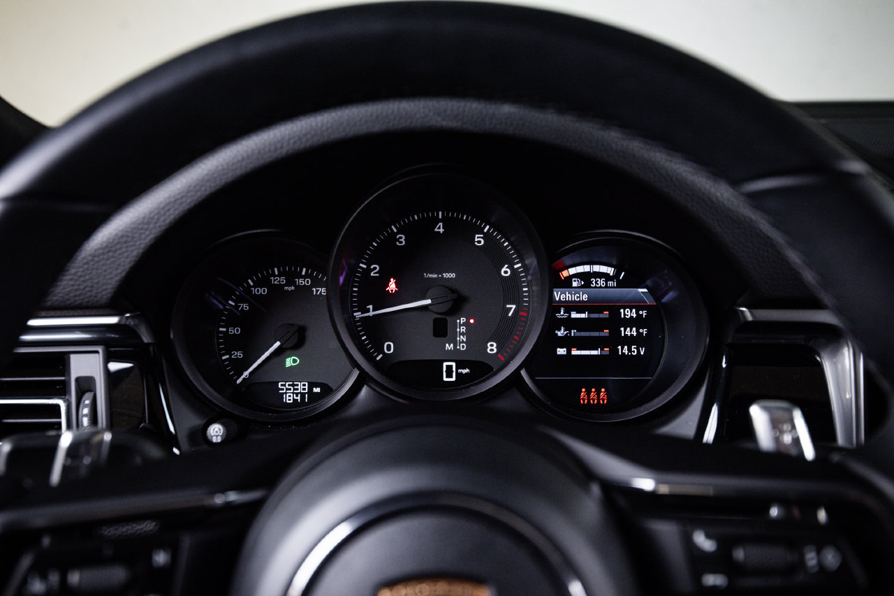 Certified 2026 Porsche Macan AWD/4WD image 15