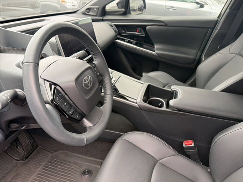 Used 2025 Toyota bZ4X FWD image 4